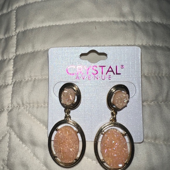 Light in peach bracelet and earrings. Great addition to your wardrobe - Picture 2 of 3